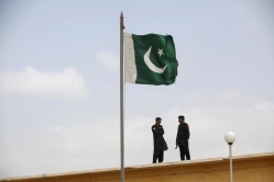pakistani-flag-reuetrs